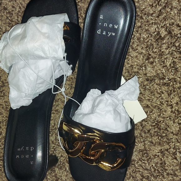 Woman's heels - Picture 2 of 7